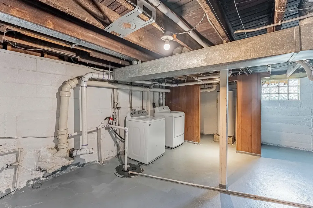 11319 South Green Bay Avenue Chicago IL 60617