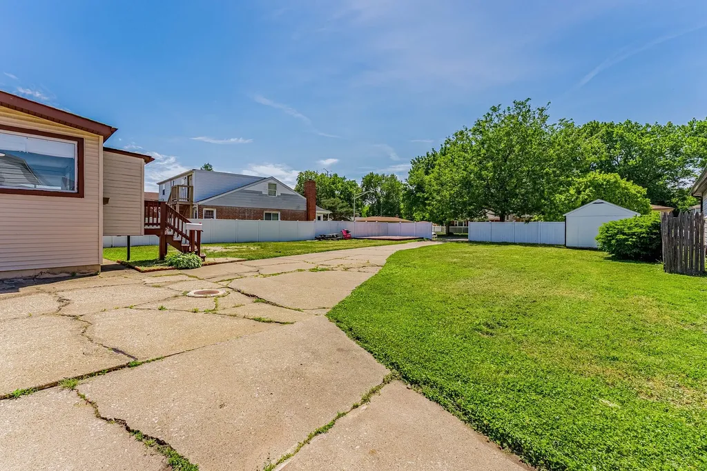 11319 South Green Bay Avenue Chicago IL 60617