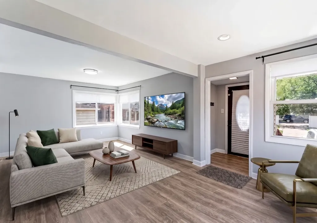 11319 South Green Bay Avenue Chicago IL 60617