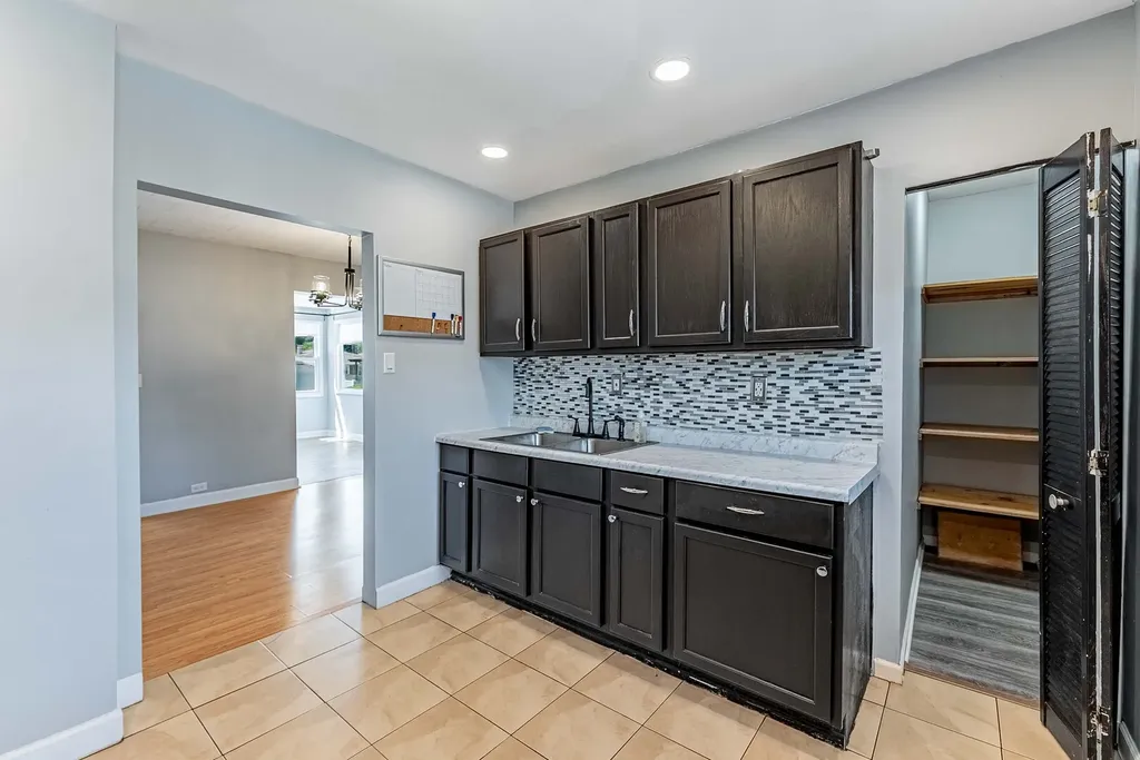 11319 South Green Bay Avenue Chicago IL 60617