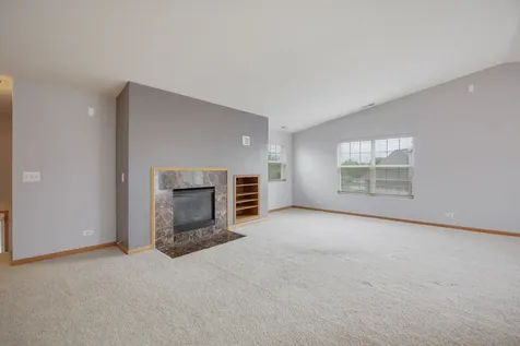 2614 Loren Lane Algonquin IL 60102