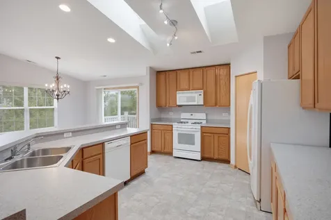 2614 Loren Lane Algonquin IL 60102