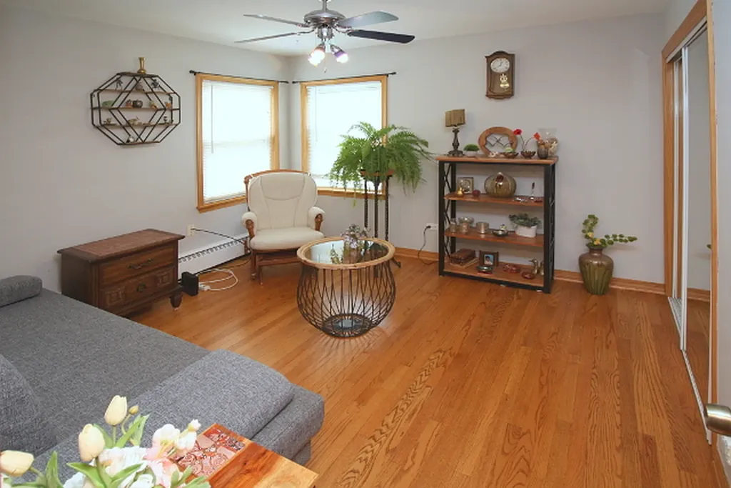 5824 West Higgins Avenue Chicago IL 60630