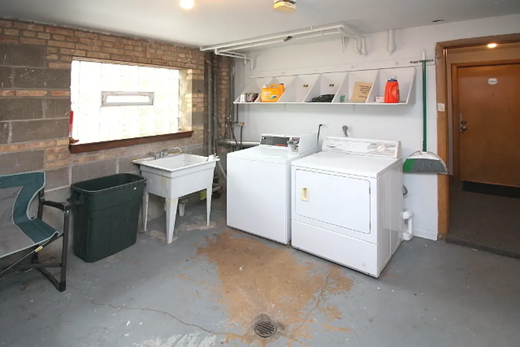 5824 West Higgins Avenue Chicago IL 60630