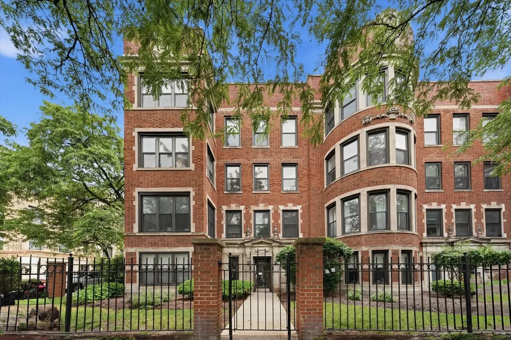 4121 North Sheridan Road Chicago IL 60613