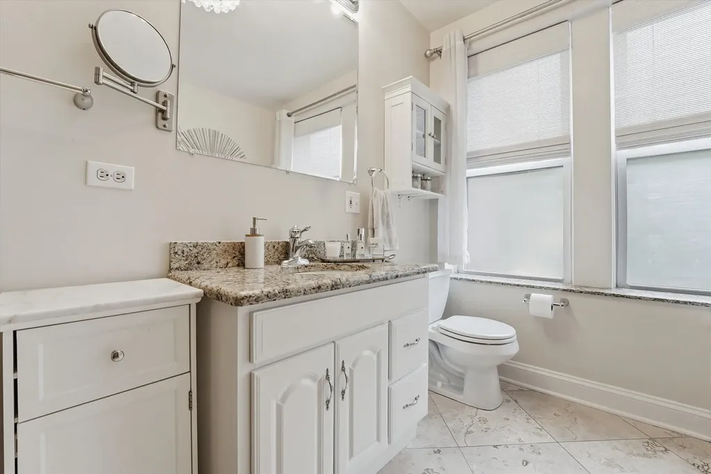 4121 North Sheridan Road Chicago IL 60613
