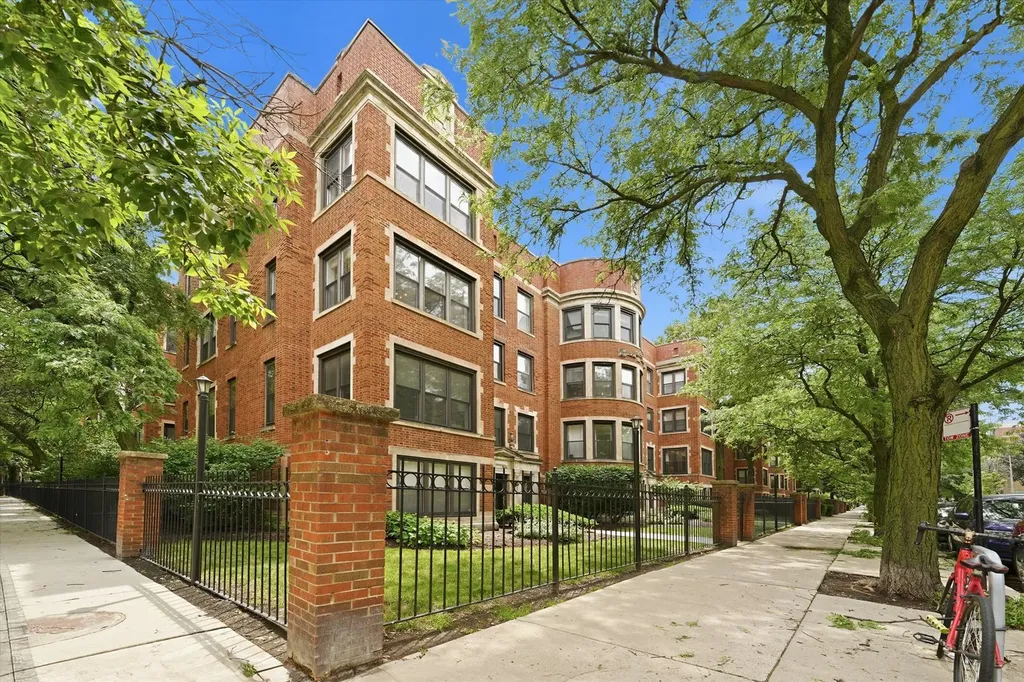 4121 North Sheridan Road Chicago IL 60613