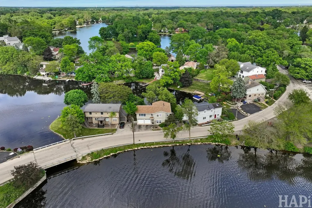 212 Island Drive Island Lake IL 60042