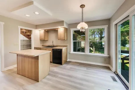 212 Island Drive Island Lake IL 60042