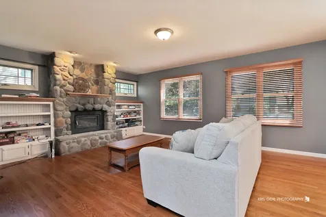 4002 Acacia Drive Crystal Lake IL 60012