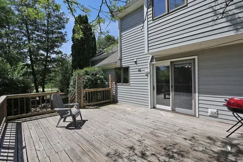 4002 Acacia Drive Crystal Lake IL 60012