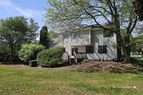 4002 Acacia Drive Crystal Lake IL 60012