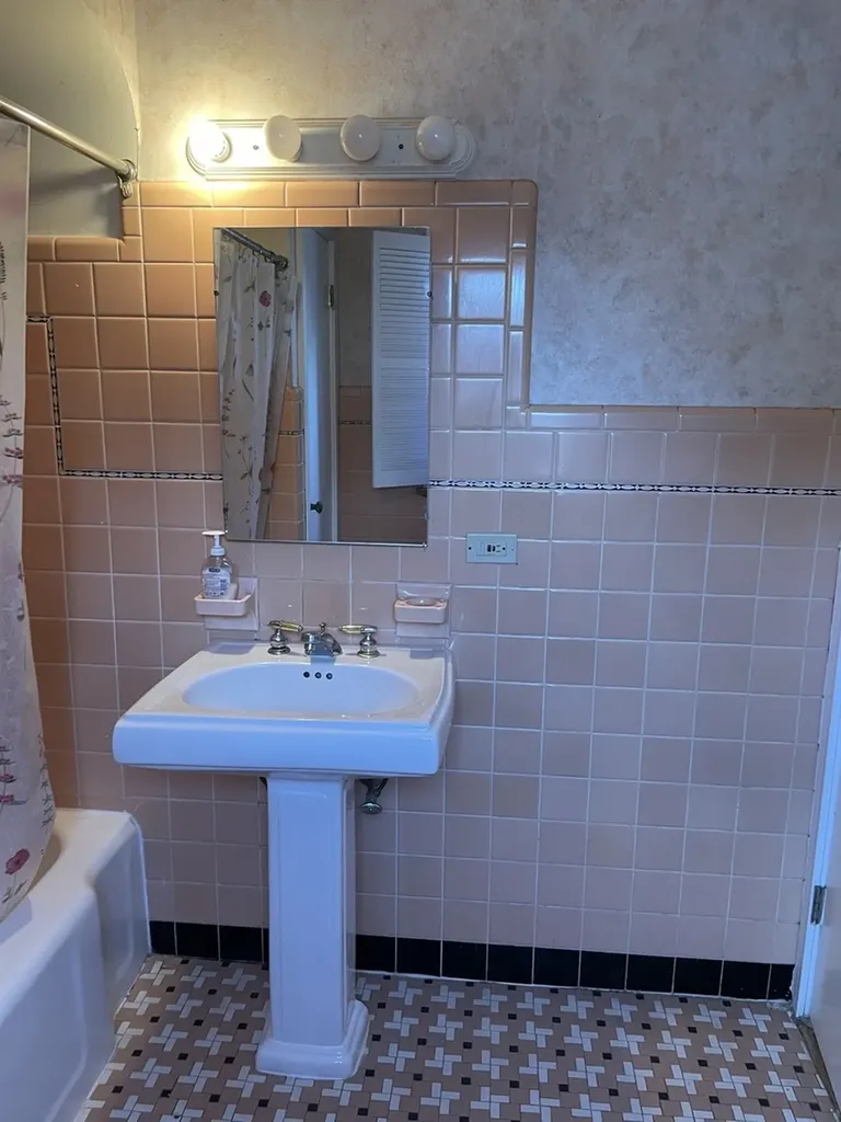 6505 North Minnehaha Avenue Chicago IL 60646