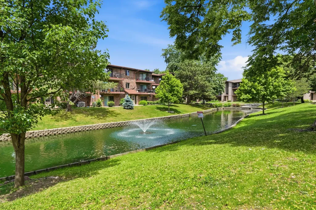 2512 Waterbury Drive Woodridge IL 60517