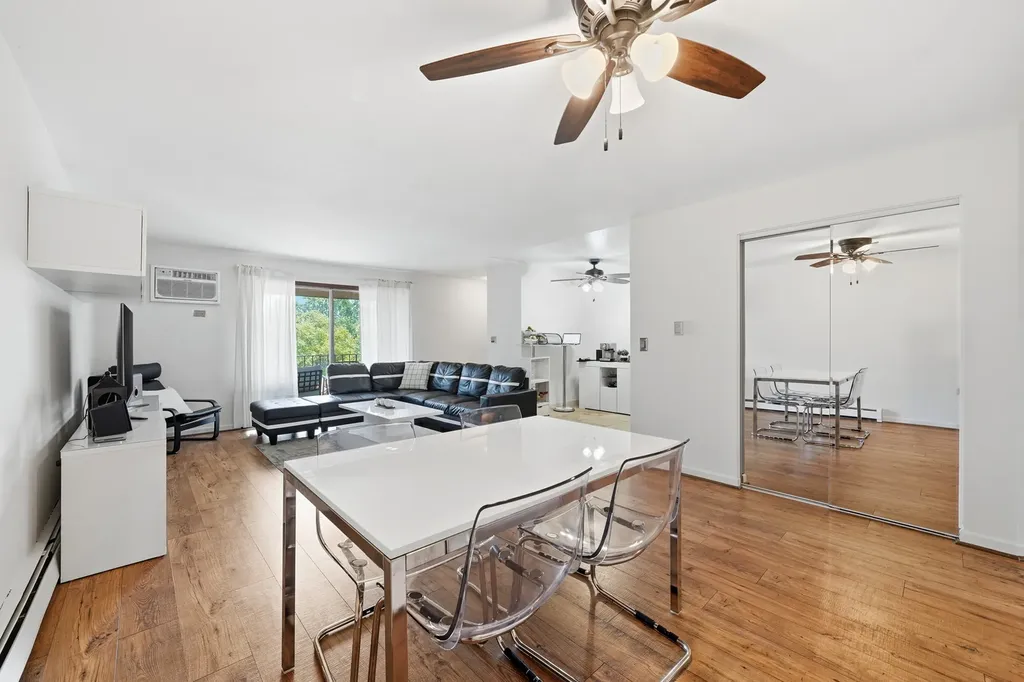 2512 Waterbury Drive Woodridge IL 60517