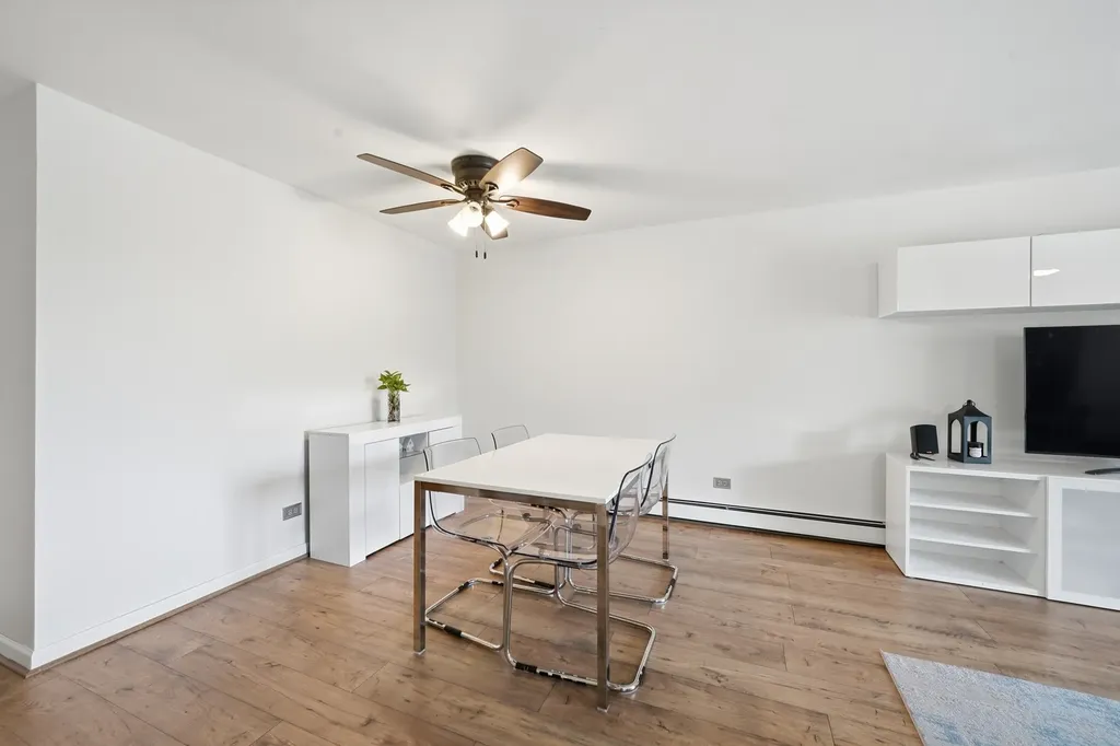 2512 Waterbury Drive Woodridge IL 60517
