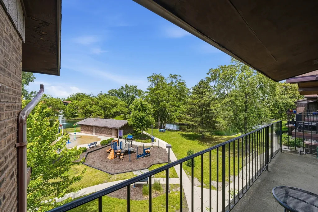 2512 Waterbury Drive Woodridge IL 60517