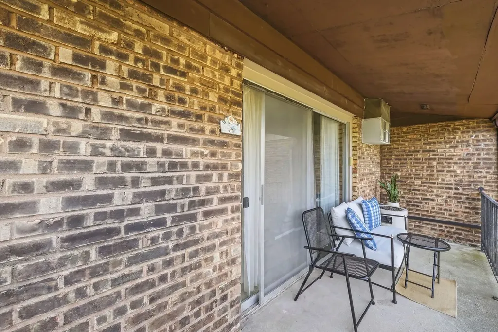 2512 Waterbury Drive Woodridge IL 60517