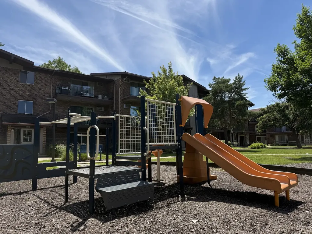 2512 Waterbury Drive Woodridge IL 60517