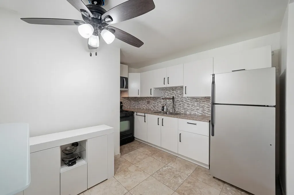 2512 Waterbury Drive Woodridge IL 60517