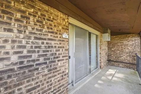 2512 Waterbury Drive Woodridge IL 60517