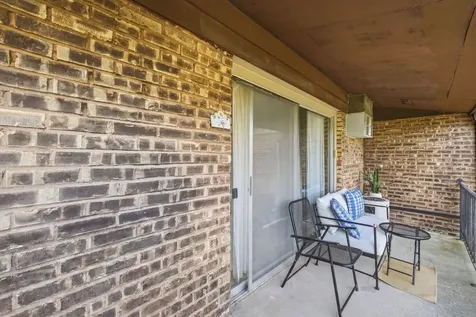 2512 Waterbury Drive Woodridge IL 60517