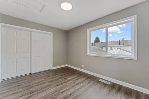485 Meadow Green Lane Round Lake Beach IL 60073