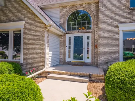 9 Red Stone Court Bloomington IL 61704