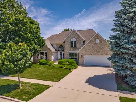 9 Red Stone Court Bloomington IL 61704