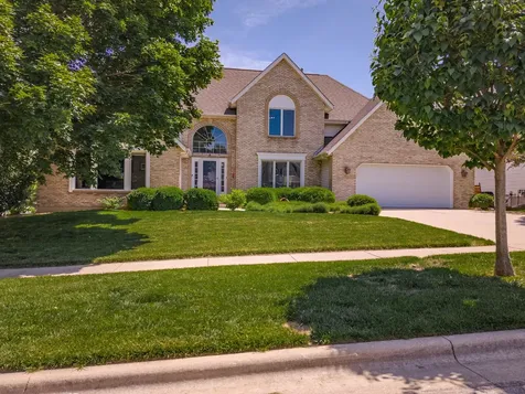9 Red Stone Court Bloomington IL 61704