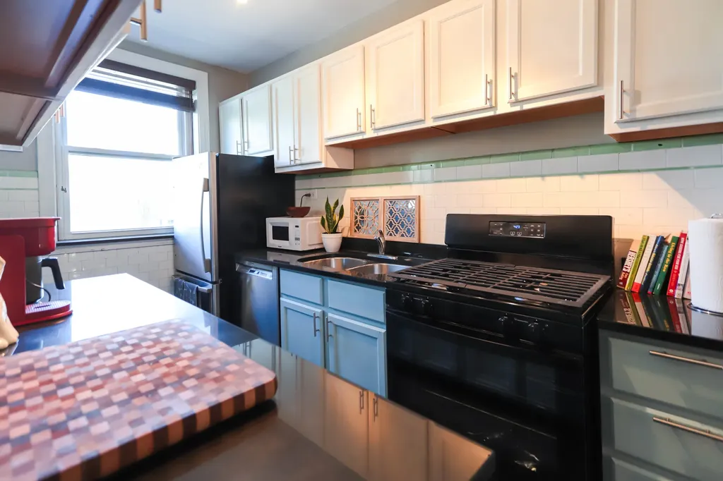 1217 West Granville Avenue Chicago IL 60660