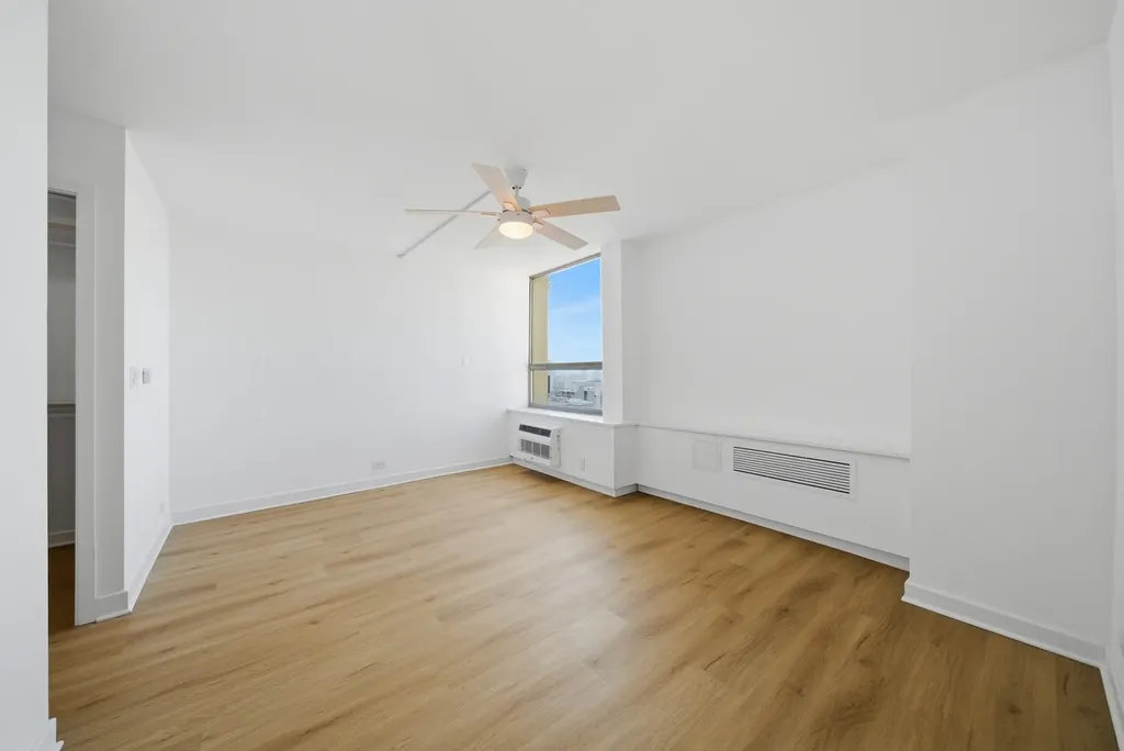 1355 North Sandburg Terrace Chicago IL 60610
