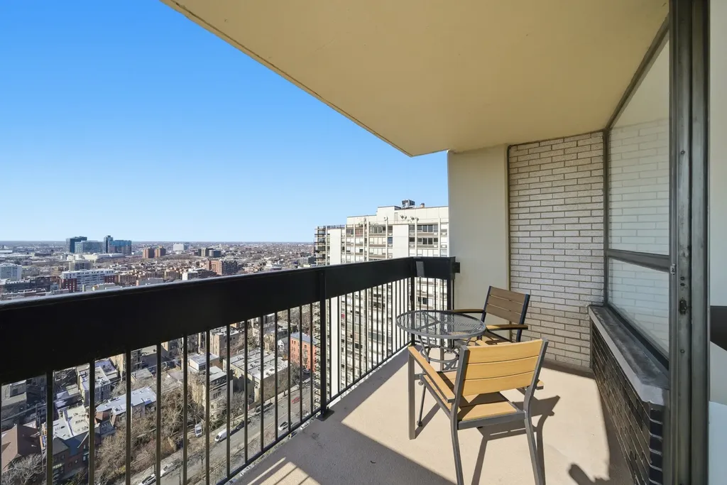 1355 North Sandburg Terrace Chicago IL 60610