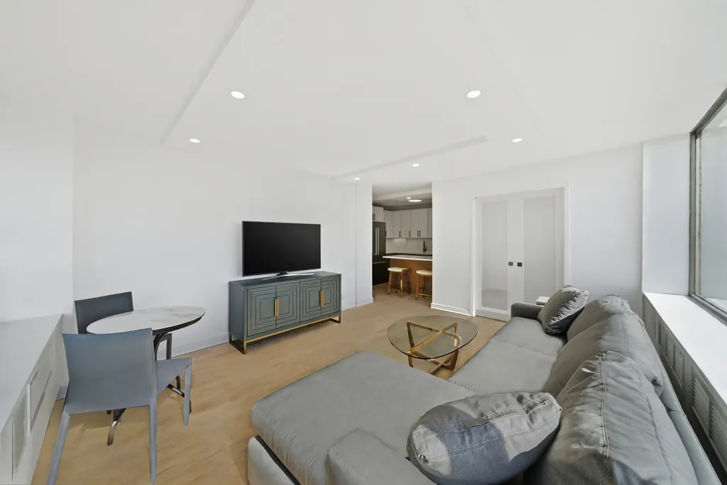1355 North Sandburg Terrace Chicago IL 60610