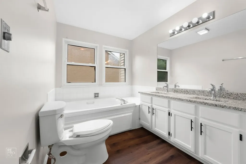 83 Plymouth Court Aurora IL 60504