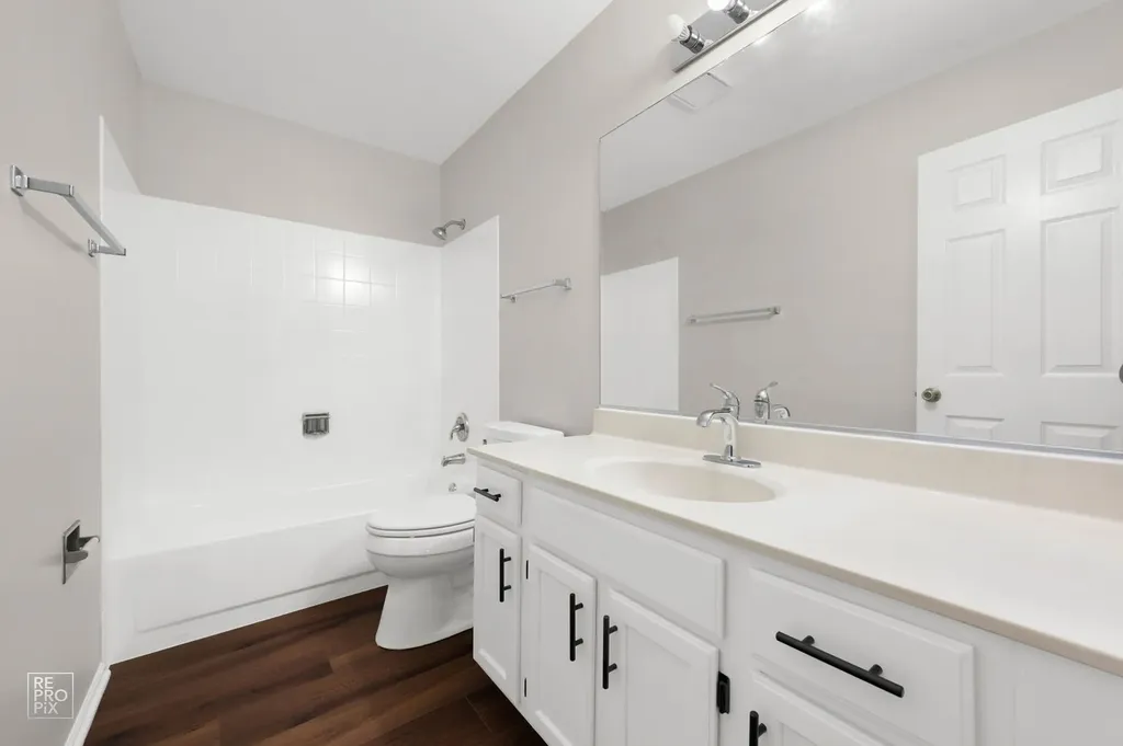 83 Plymouth Court Aurora IL 60504