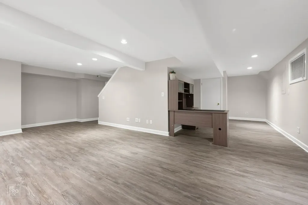 83 Plymouth Court Aurora IL 60504
