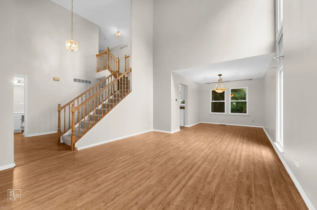 83 Plymouth Court Aurora IL 60504