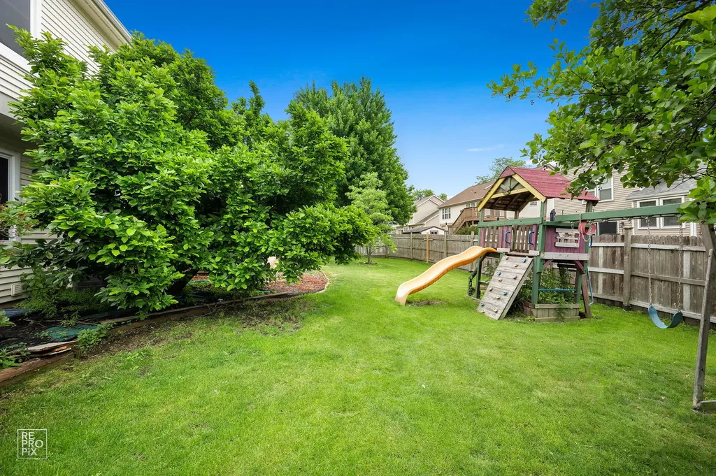 83 Plymouth Court Aurora IL 60504