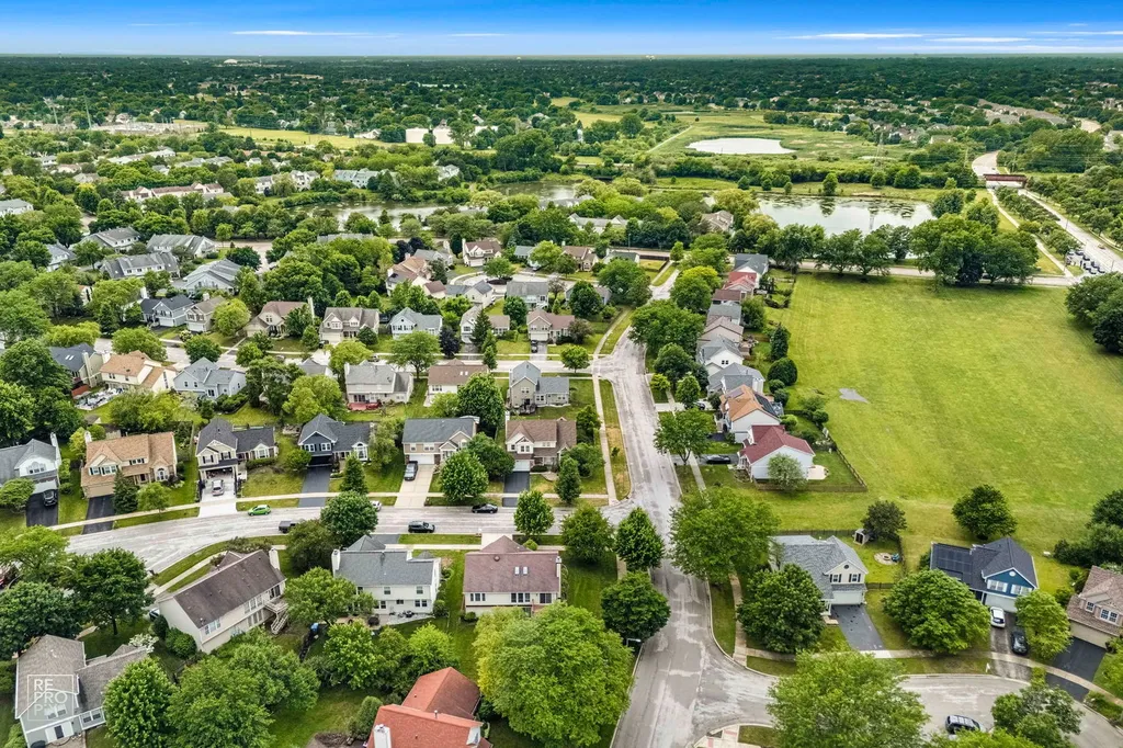 83 Plymouth Court Aurora IL 60504