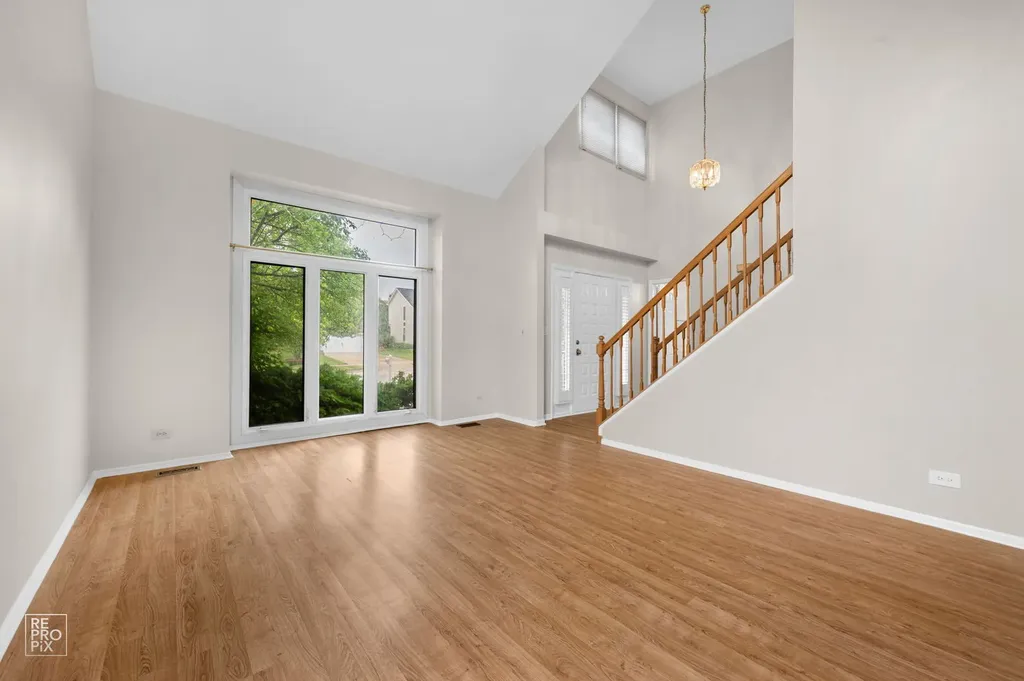 83 Plymouth Court Aurora IL 60504