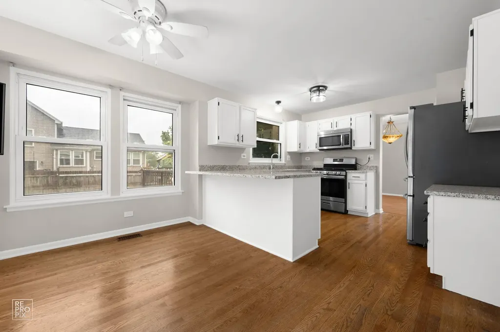 83 Plymouth Court Aurora IL 60504