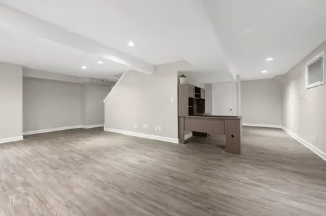 83 Plymouth Court Aurora IL 60504