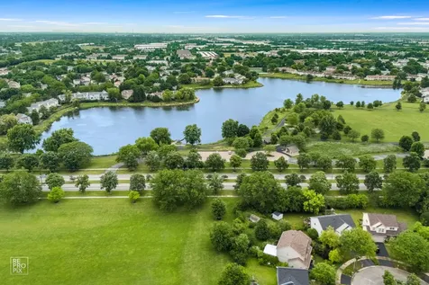 83 Plymouth Court Aurora IL 60504