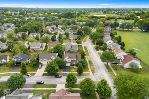 83 Plymouth Court Aurora IL 60504