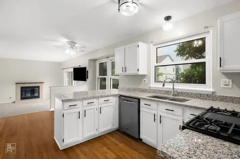 83 Plymouth Court Aurora IL 60504