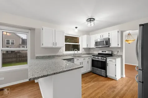 83 Plymouth Court Aurora IL 60504
