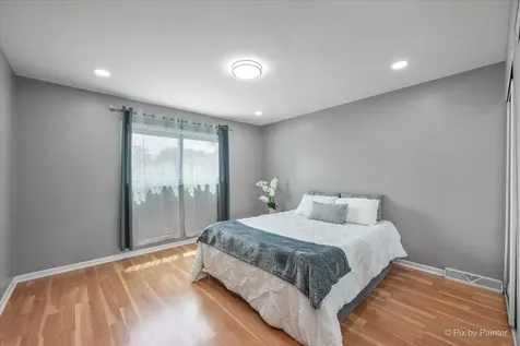 9137 Barberry Lane Des Plaines IL 60016