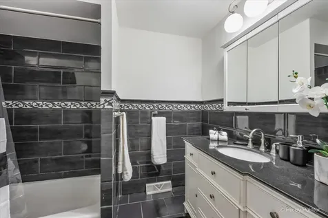 9137 Barberry Lane Des Plaines IL 60016