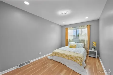 9137 Barberry Lane Des Plaines IL 60016
